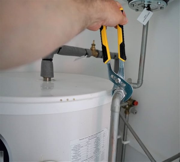 Pourquoi éviter de réparer vous-même une fuite d’eau ?